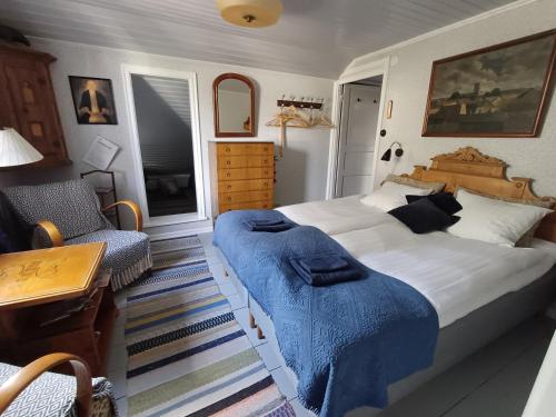 1 queen bed