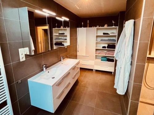 Vannas istaba, BeCosy Triplex chic et moderne style Loft in Leuze-en-Hainaut