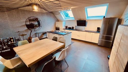 virtuve, BeCosy Triplex chic et moderne style Loft in Leuze-en-Hainaut