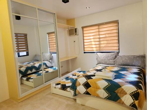 2 twin beds