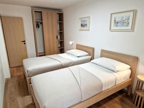 Apartment with Garden View image 9