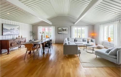 Three-Bedroom Holiday Home 