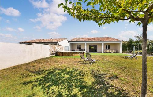 Stunning Home In Saint-theodorit With Outdoor Swimming Pool, Heated Swimming Pool And 3 Bedrooms - Location saisonnière - Saint-Théodorit