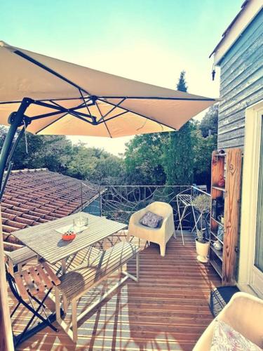 Entre Ventoux et Luberon, appartement dans maison. in Malemort-du-Comtat