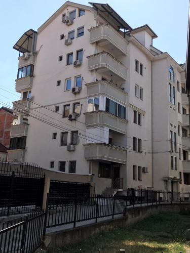Blue Sky, Skopje (zdjęcie 3)