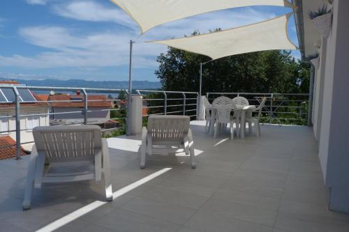 Erkély/terasz, Apartments Monja & Dadi, Malinska, Vantacici in Vantačići