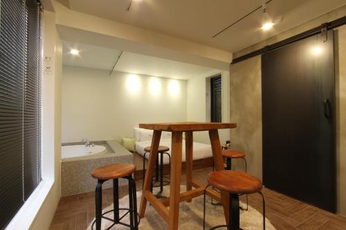 room detail thumbnail 0