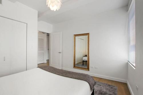 1BR Prime and Comfy Apt with In-Unit Laundry - Lake 302 REP