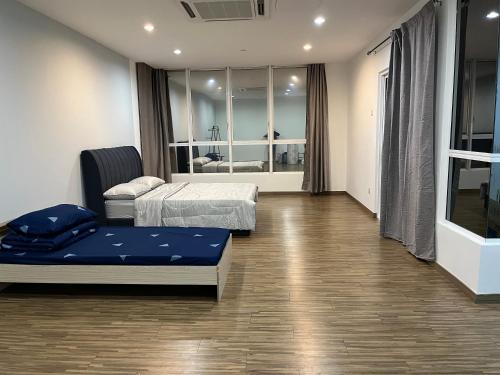 B&B Kuala Lumpur - Good Mood House 3-7pax,Free Parking,upstairs Shopping Mall, Hospital Columbia, TAR University, LRT Station - Bed and Breakfast Kuala Lumpur