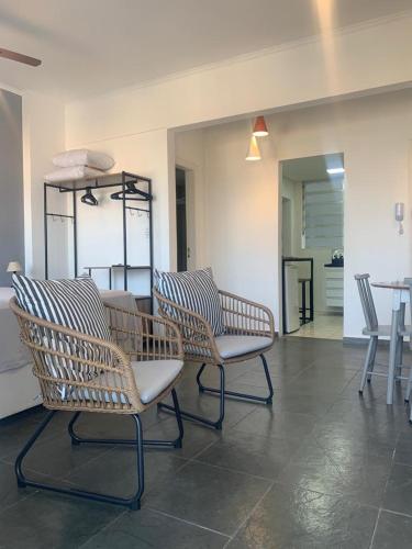 Oprema, VARANDA COM VISTA MARÍTIMA DE BARCOS E NAVIOS, PRÉDIO HISTÓRICO TOMBADO, WI-FI 500 Mb (OCEAN FRONT ICONE ARQUITETONICO de Artacho Jurado Conforto WiFi 500mb Varanda e Vista Magnifica do M) in Ponta da Praia