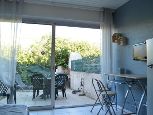 . Studio Cabine 3 Couchages avec Terrasse, Parking, à 50m de la Plage - Le Grau d'Agde - FR-1-249-171
