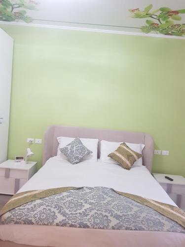 1 queen bed