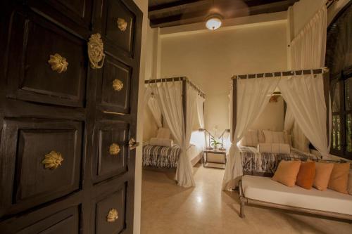 Standard Double Room with Two Double Beds image 3