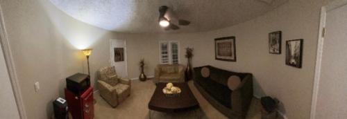 Kozy Kave Inn Katskills #1 Place with parking and a lot of space in Middletown, USA