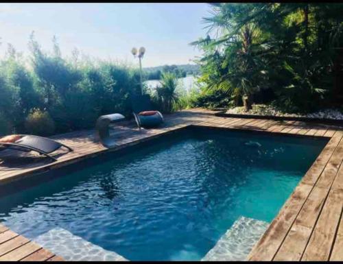 Magnifique maison avec piscine au bord de l’eau