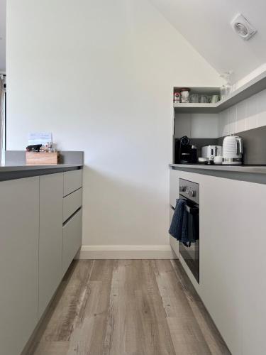 The Loft Studio apartment - above detached new build garage in Llansantffraid