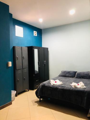 1 double bed, 1 bunk bed