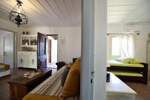 Nelly's Coastal Family House in Vlichos (Attiki)