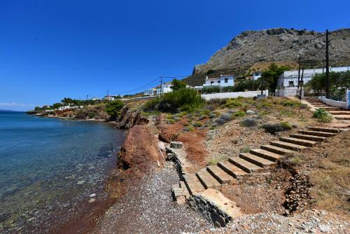 Nelly's Coastal Family House in Vlichos (Attiki)