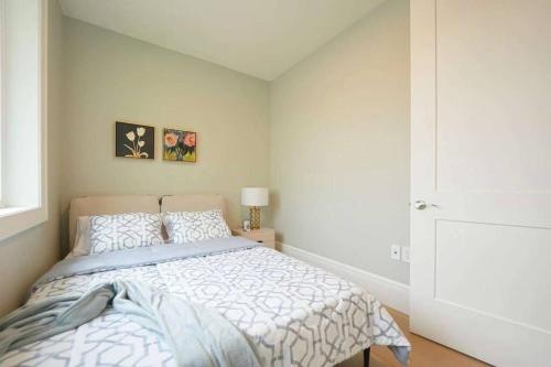 Four bedrooms New Lovely Duplex House-1628 in Vancouver, Canada