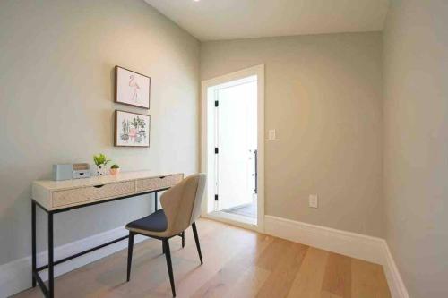 Four bedrooms New Lovely Duplex House-1628 in Vancouver, Canada