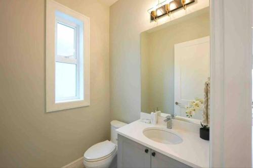 Four bedrooms New Lovely Duplex House-1628 in Vancouver, Canada