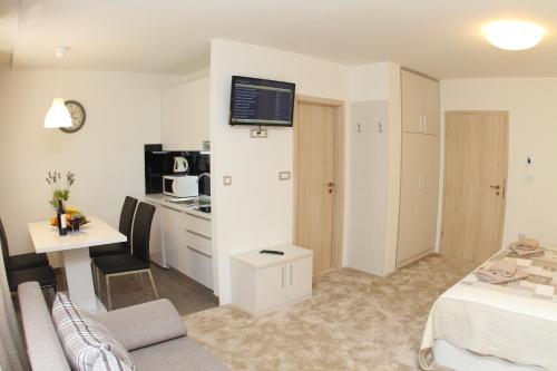 Studio Apartments Mirakul - image 2