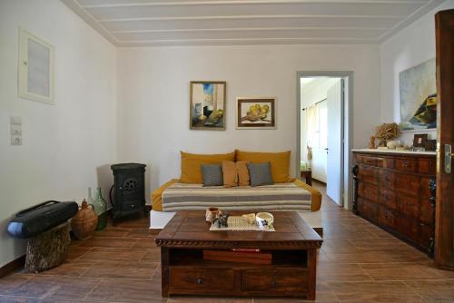Nelly's Coastal Family House in Vlichos (Attiki)