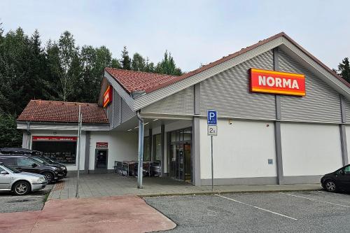 Shops, ENJOYHARRACHOV - Atraktivni slunne studio Certovka v centru Harrachova s garazovym parkovanim, Wifi- in Harrachov