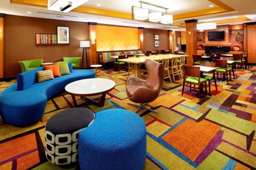 Fairfield Inn & Suites Pittsburgh Neville Island in Robinson Township, USA