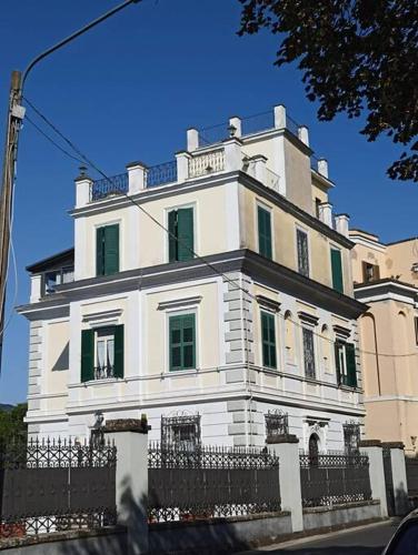  Appartamento in residenza storica Villa Romantica Castel Gandolfo in Castel Gandolfo