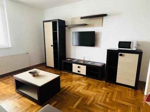 Central and bright 2 bedroom, 3 balconies in Rotkvarija