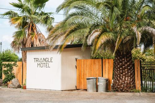 Triangle Motel