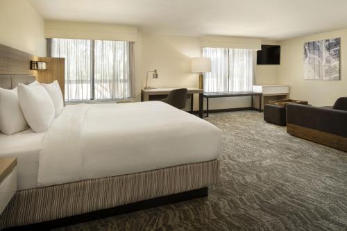 One-Bedroom Executive King Suite with Trundle Bed