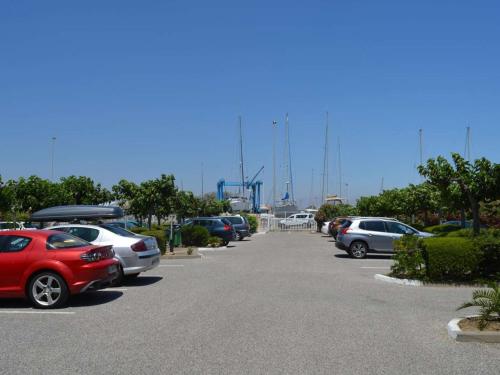 Studio Cabine avec Piscine, Terrasse, Parking et Proche Plage à Saint-Cyprien - FR-1-225D-127 Studio Cabine avec Piscine, Terrasse, Parking et Proche Plage à Saint-Cyprien - FR-1-225D-127