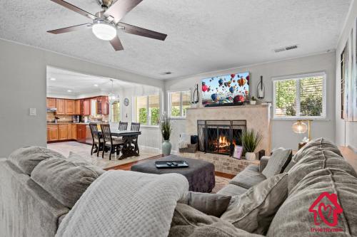 San Gabriel Stunner - An Irvie Home in Albuquerque, USA