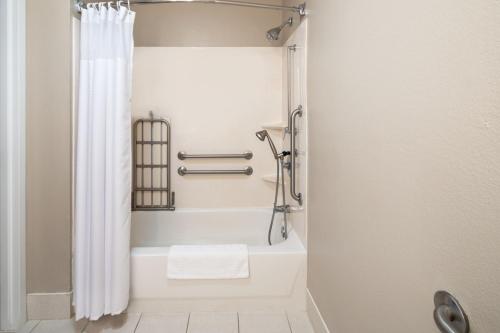 SpringHill Suites by Marriott Charleston Downtown/Riverview - image 7