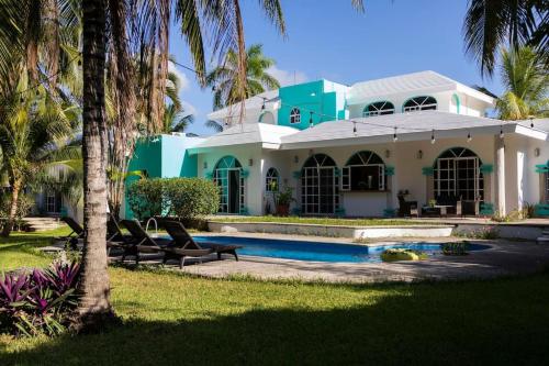 Cancun Family ideal Villa, private pool and garden