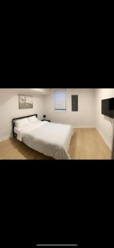Beautiful Canton Home w/rooftop deck +Private parking in Baltimore, USA