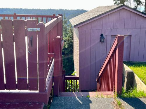 The Peregrine Suite - Comfort and Luxury in the Heart of Kodiak