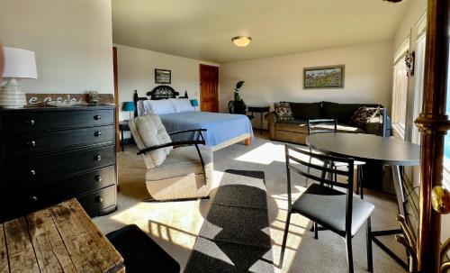 The Peregrine Suite - Comfort and Luxury in the Heart of Kodiak