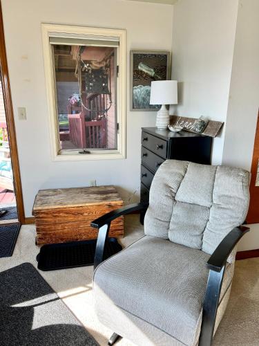 The Peregrine Suite - Comfort and Luxury in the Heart of Kodiak