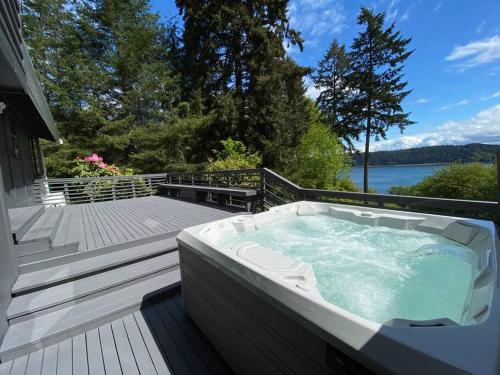 Secluded Sanctuary With a View of The Puget Sound