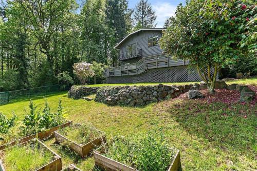 Secluded Sanctuary With a View of The Puget Sound