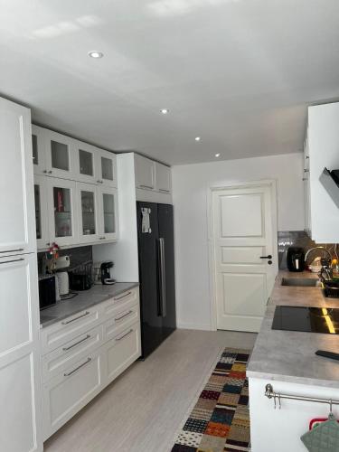 Rum i lyxig lägenhet nära Emporia (Rum i lyxig lagenhet nara Emporia) in 에릭스펠트