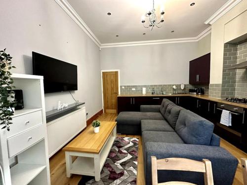 2 Bed Sleeps 6 - Walking distance to Leeds City Centre!