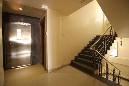 ล็อบบี้, โรงแรมไซ บาลาจี (Hotel Sai Balaji) in กลางเมืองศิรที