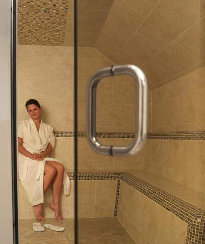 Gyógyfürdő, The Bridge Hotel in Walshford