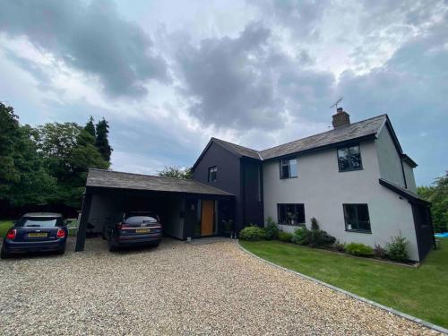 Spacious house in Essex/Herts countryside