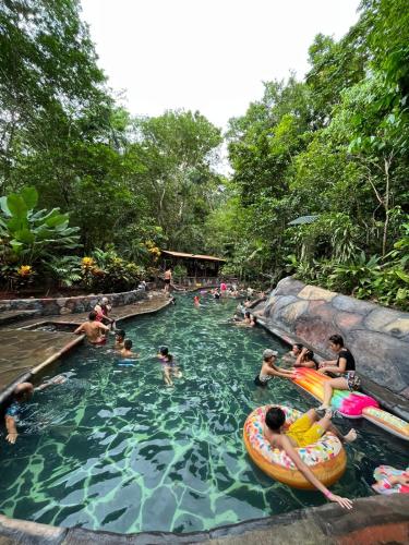 El Valle Mineral Springs in San Gerardo